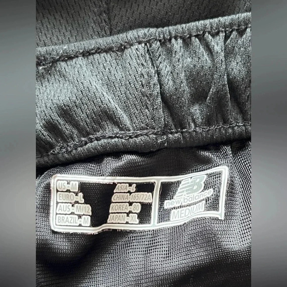 Women’s New Balance Athletic Shorts Size Medium - Picture 5 of 7